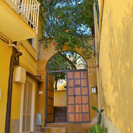 B&B Il Melograno Antico Con Terrazza E Giardino