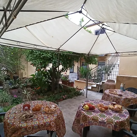 B&B Il Melograno Antico Con Terrazza E Giardino 3*