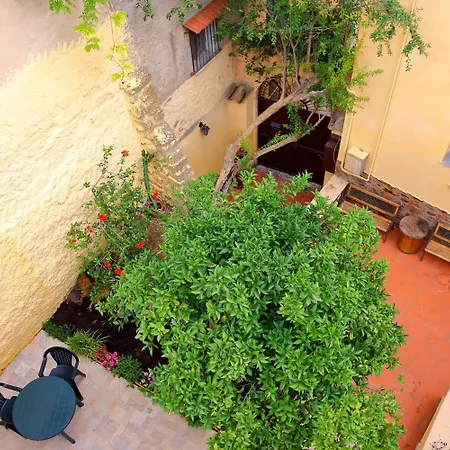 Oda ve Kahvaltı Il Melograno Antico Con Terrazza E Giardino