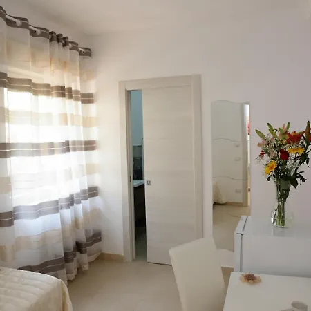 Il Melograno Antico Con Terrazza E Giardino Oda ve Kahvaltı 3*