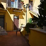 Nocleg ze śniadaniem Il Melograno Antico Con Terrazza E Giardino 3*