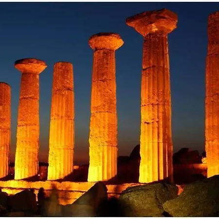 Il Melograno Antico Con Terrazza E Giardino Panzió Agrigento