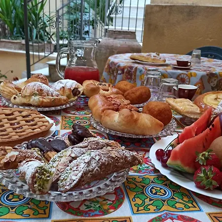 Bed & Breakfast Il Melograno Antico Con Terrazza E Giardino 3*