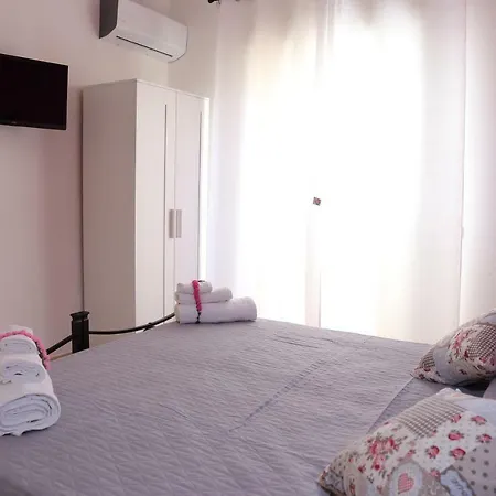 Bed & Breakfast Il Melograno Antico Con Terrazza E Giardino