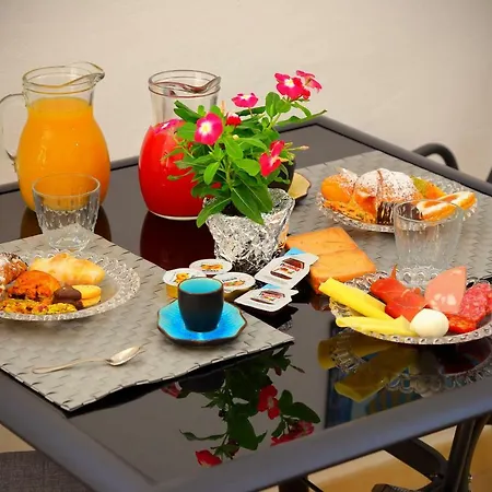 Il Melograno Antico Con Terrazza E Giardino Panzió 2*