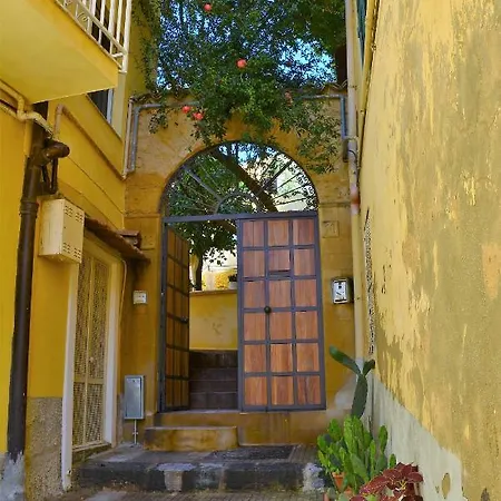 Il Melograno Antico Con Terrazza E Giardino Panzió