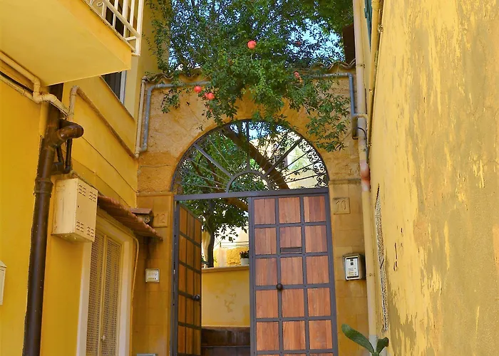 Couette-café Il Melograno Antico Con Terrazza E Giardino