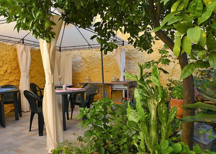 Il Melograno Antico Con Terrazza E Giardino