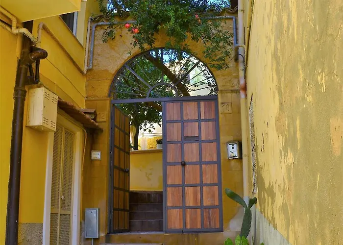 Couette-café Il Melograno Antico Con Terrazza E Giardino